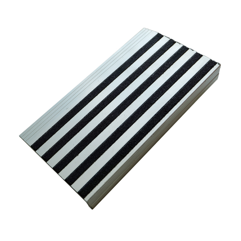 006 Aluminum stair tread