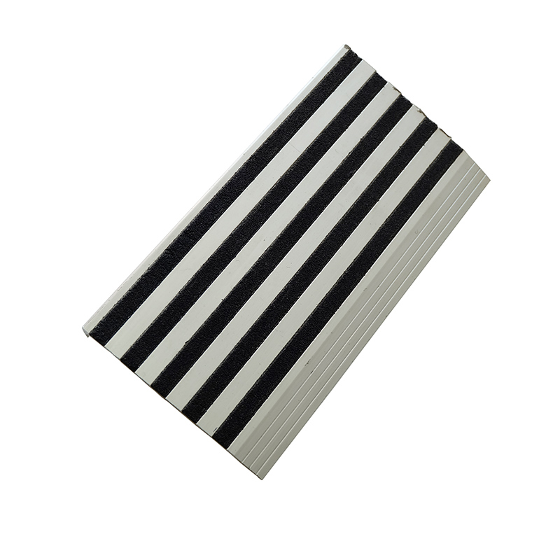 006 Aluminum stair tread