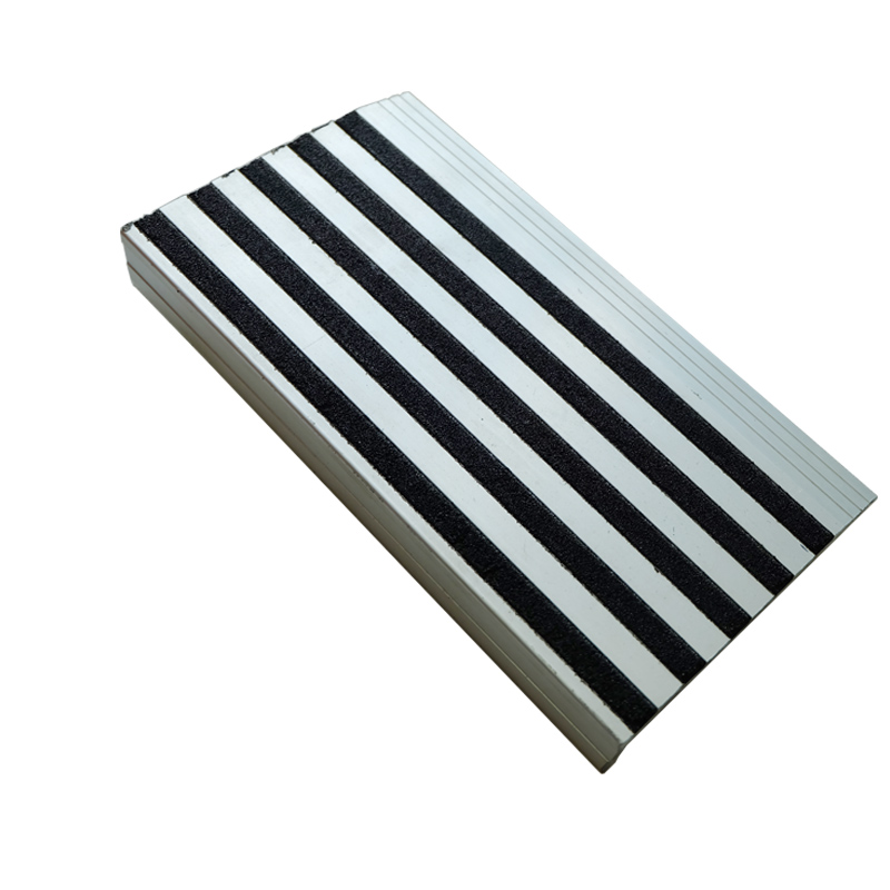 006 Aluminum stair tread